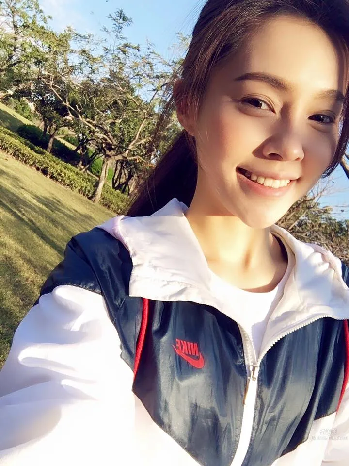 陈郁安YUAN- 美腿车模气质出众长腿吸睛