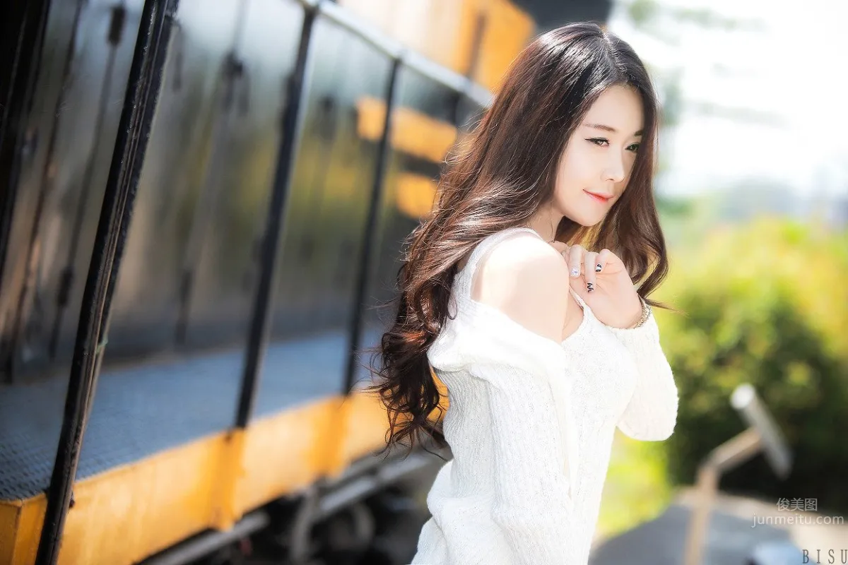 殷夏荣(은하영)- 南韩超赞车模外拍