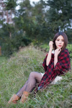 超跑女神大眼正妹张齐郡JULIE踏青外拍