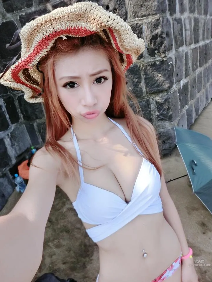 何允臻- 长腿C奶小蛮腰性感美照大放送
