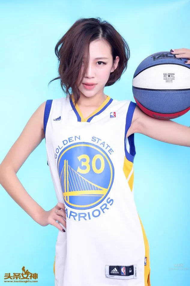 乔米- #头条女神#库里美女球迷性感写真