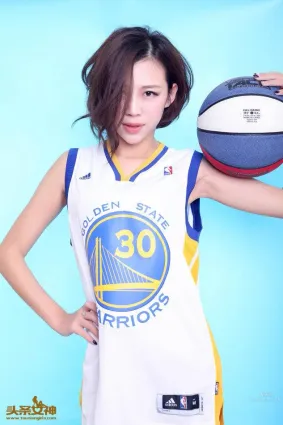 乔米- #头条女神#库里美女球迷性感写真