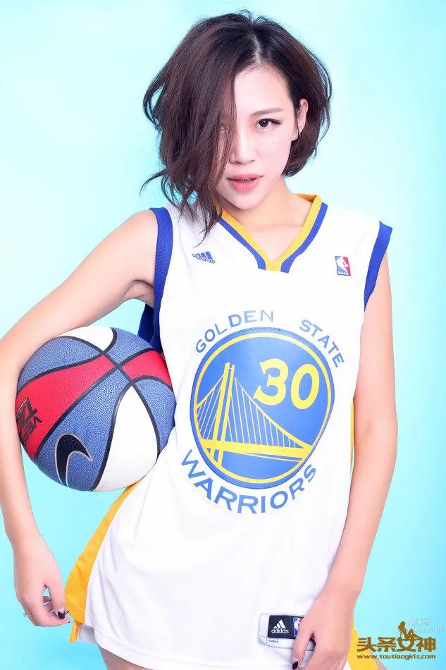 乔米- #头条女神#库里美女球迷性感写真