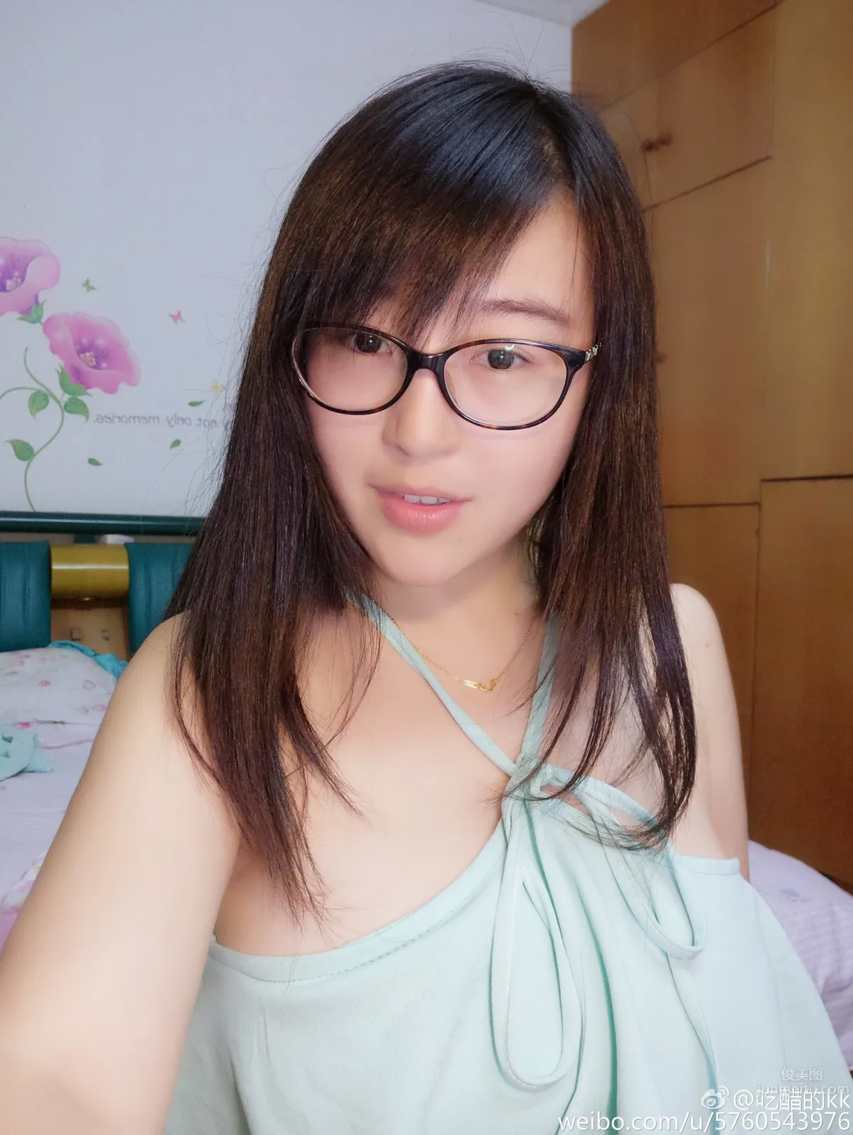 吃醋的kk- 绝对大胸美女主播私房照
