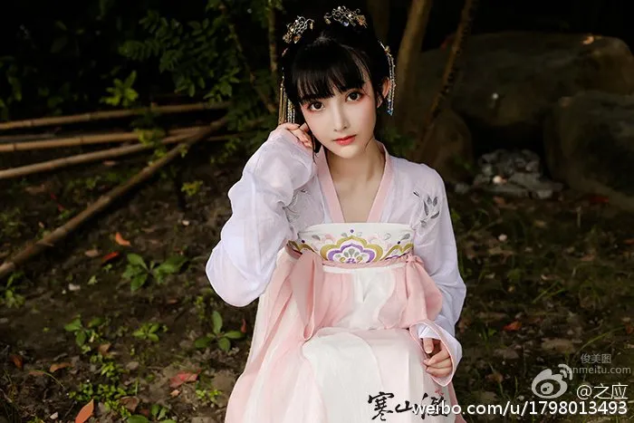 之应- 萝莉妹子俏皮写真