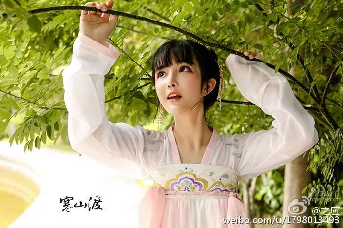 之应- 萝莉妹子俏皮写真