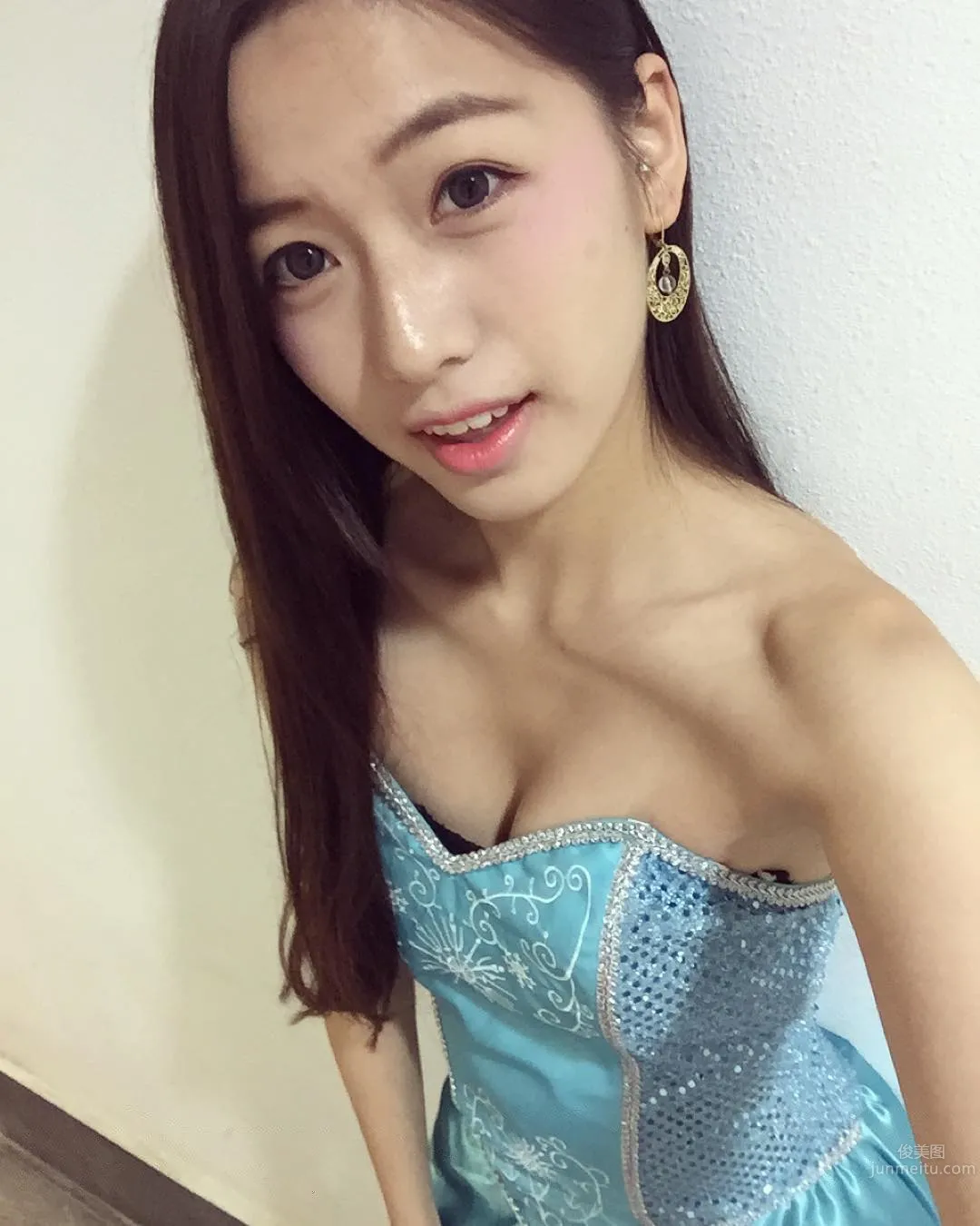 黄洁恩- 澳门本土车模 甜美笑容最抢镜
