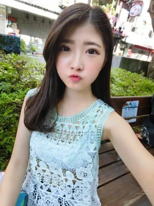 舒舒SuSu- 邻家女孩的超高颜让人过目不忘！