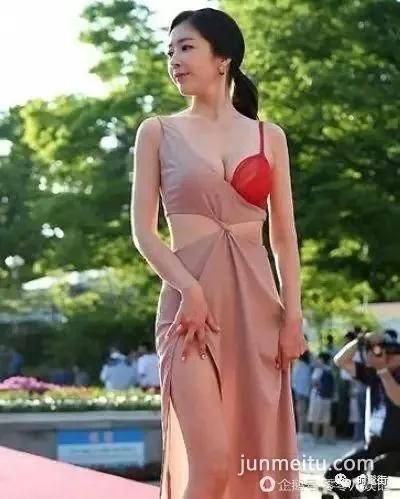 高开叉裙性感霸气湿露 诱惑迷人