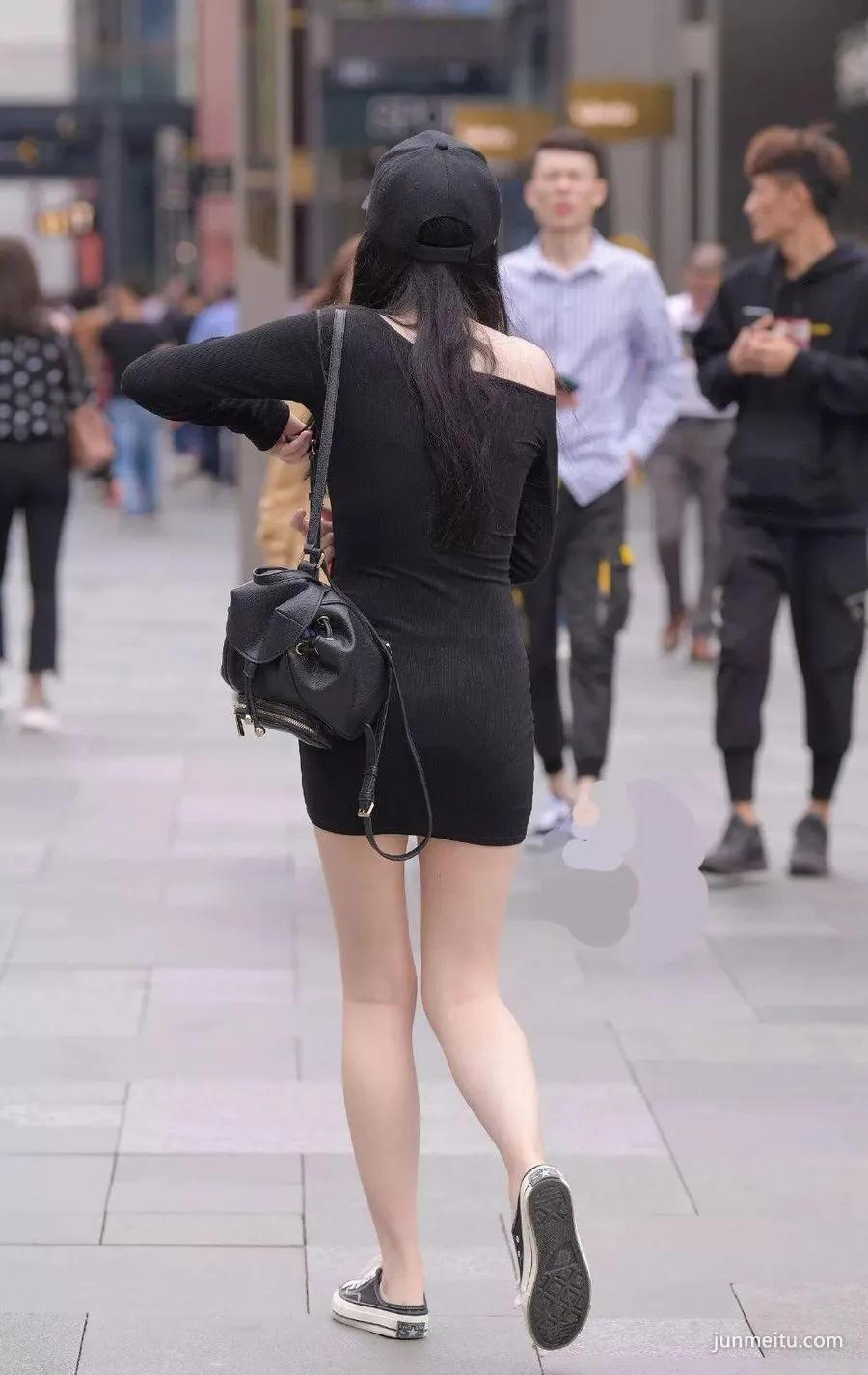 街拍这个小姐姐，各方面刚刚好