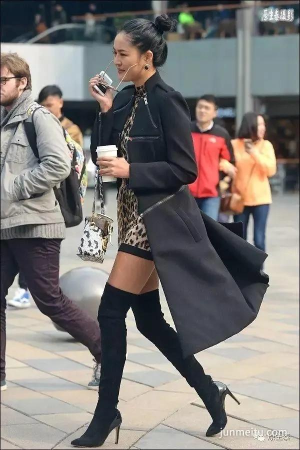街拍霸气大长腿美女傲视群芳！（组图）