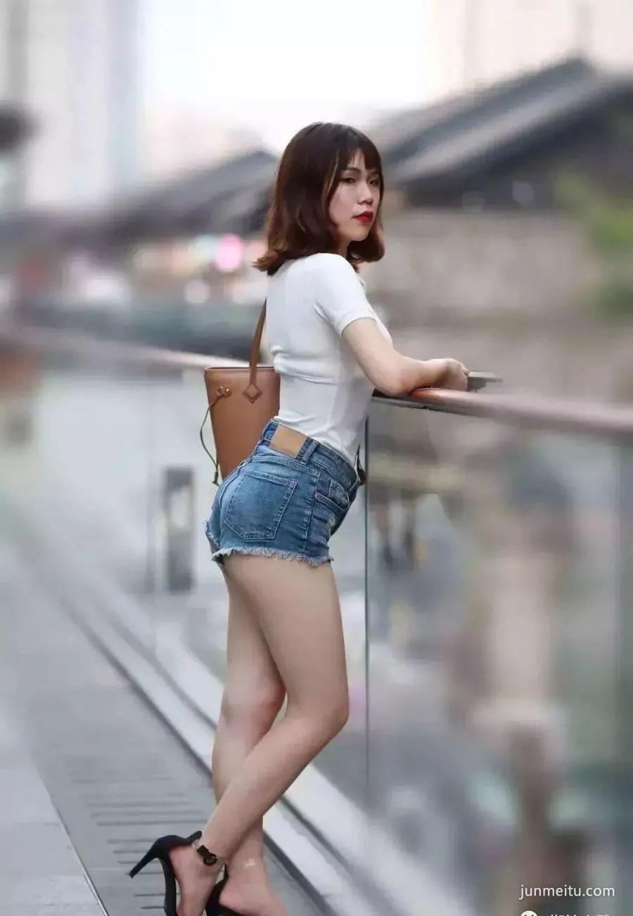 街拍从图书馆跟拍到小区门口