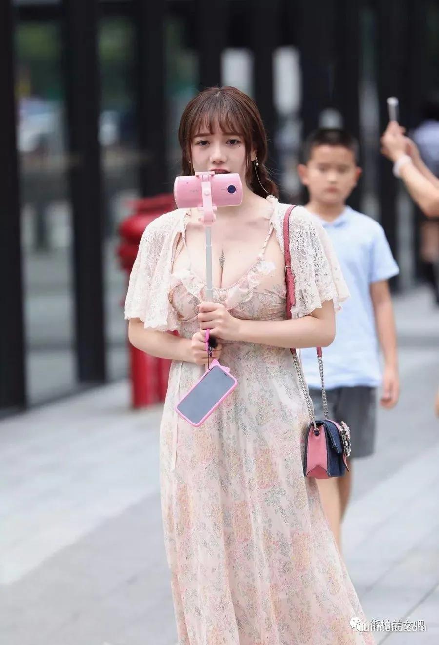 街拍貌美有围，不得了！