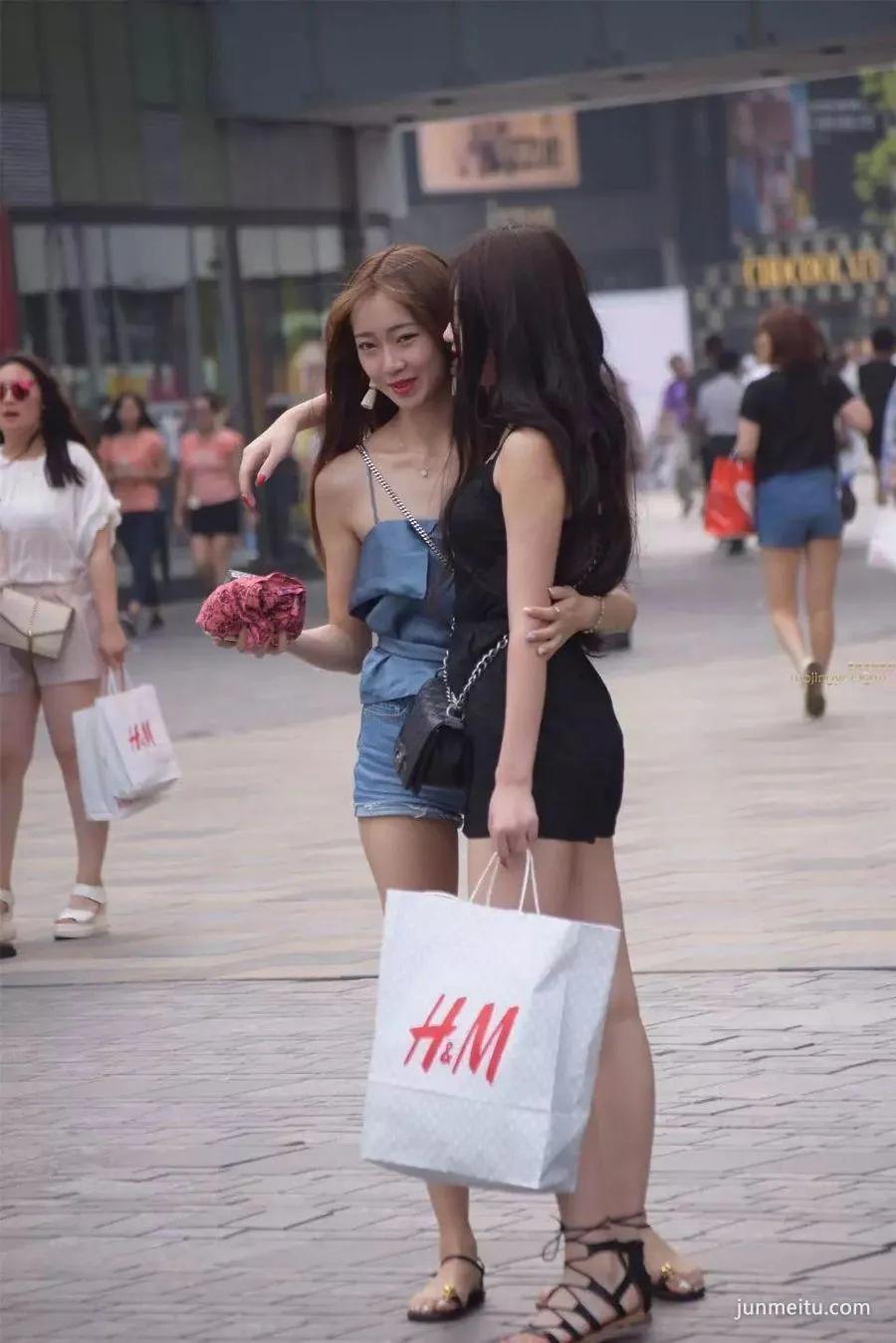 街拍三位好身材时尚美丽白皙玉腿气质妹纸各有风味