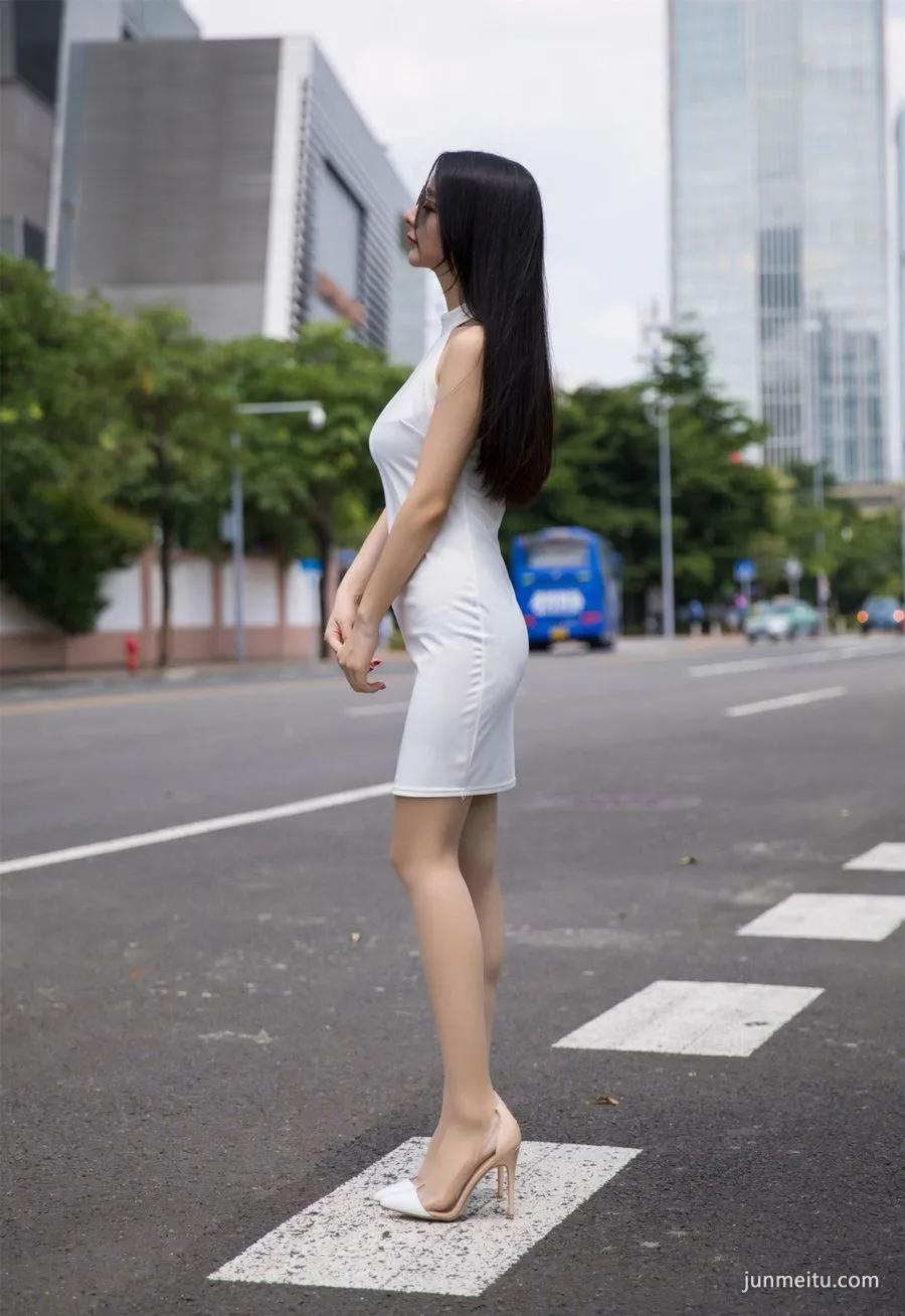 清纯的脸庞，娇嫩的皮肤，肉丝袜美腿柔美多姿