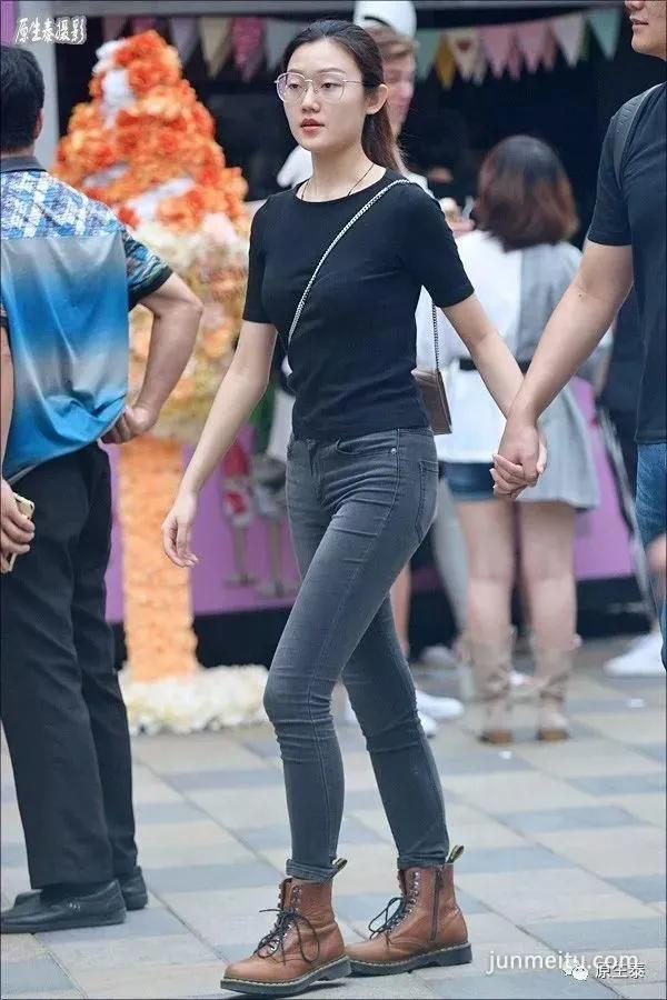 街拍传说中的魔鬼身材，盛夏显露正当时！