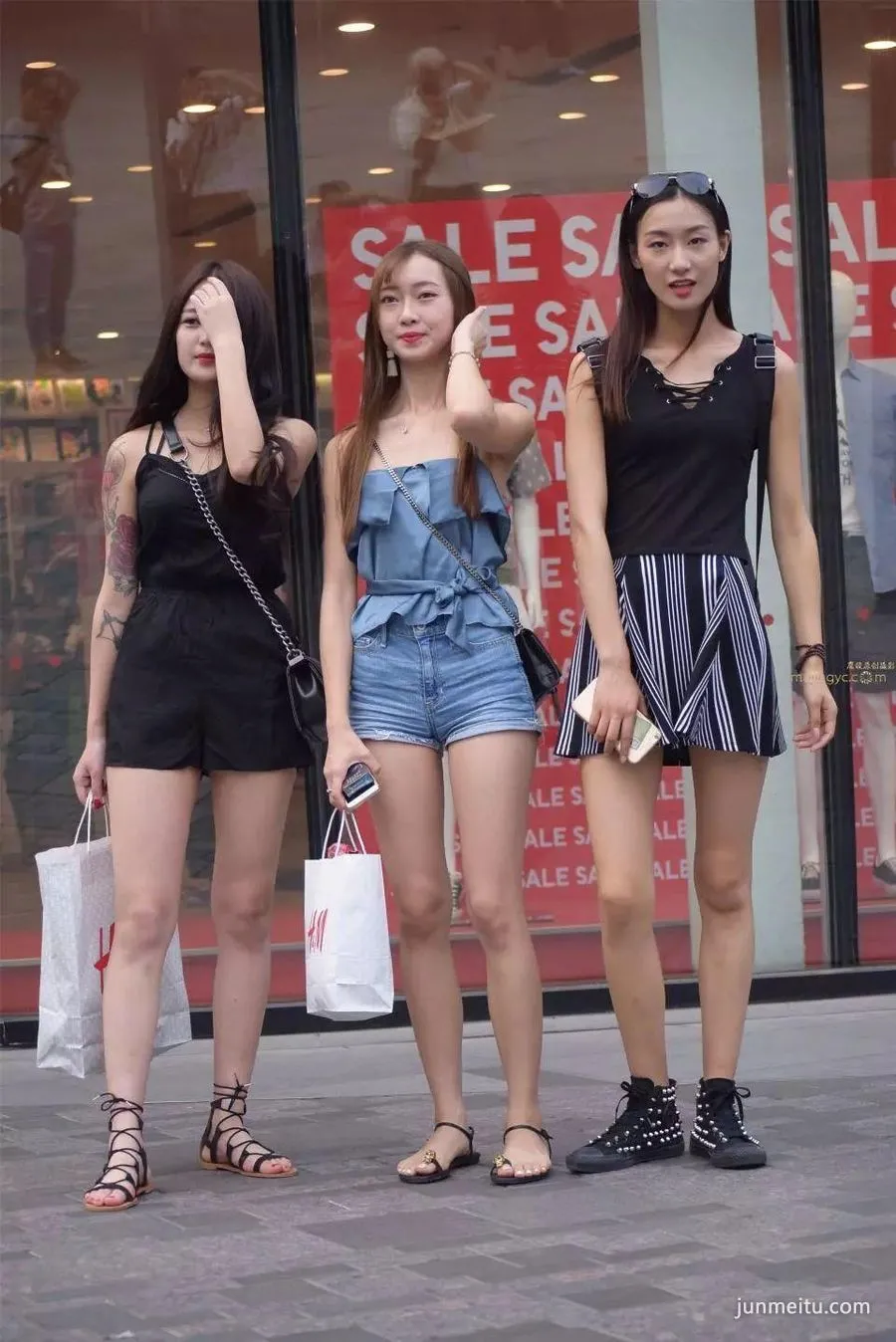 街拍三位好身材时尚美丽白皙玉腿气质妹纸各有风味