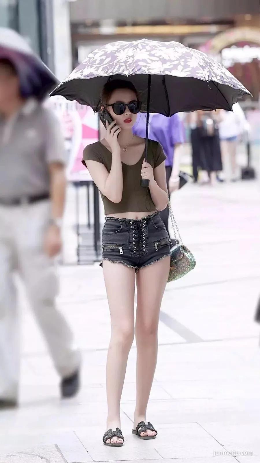 街拍身材无敌，不服来,舔