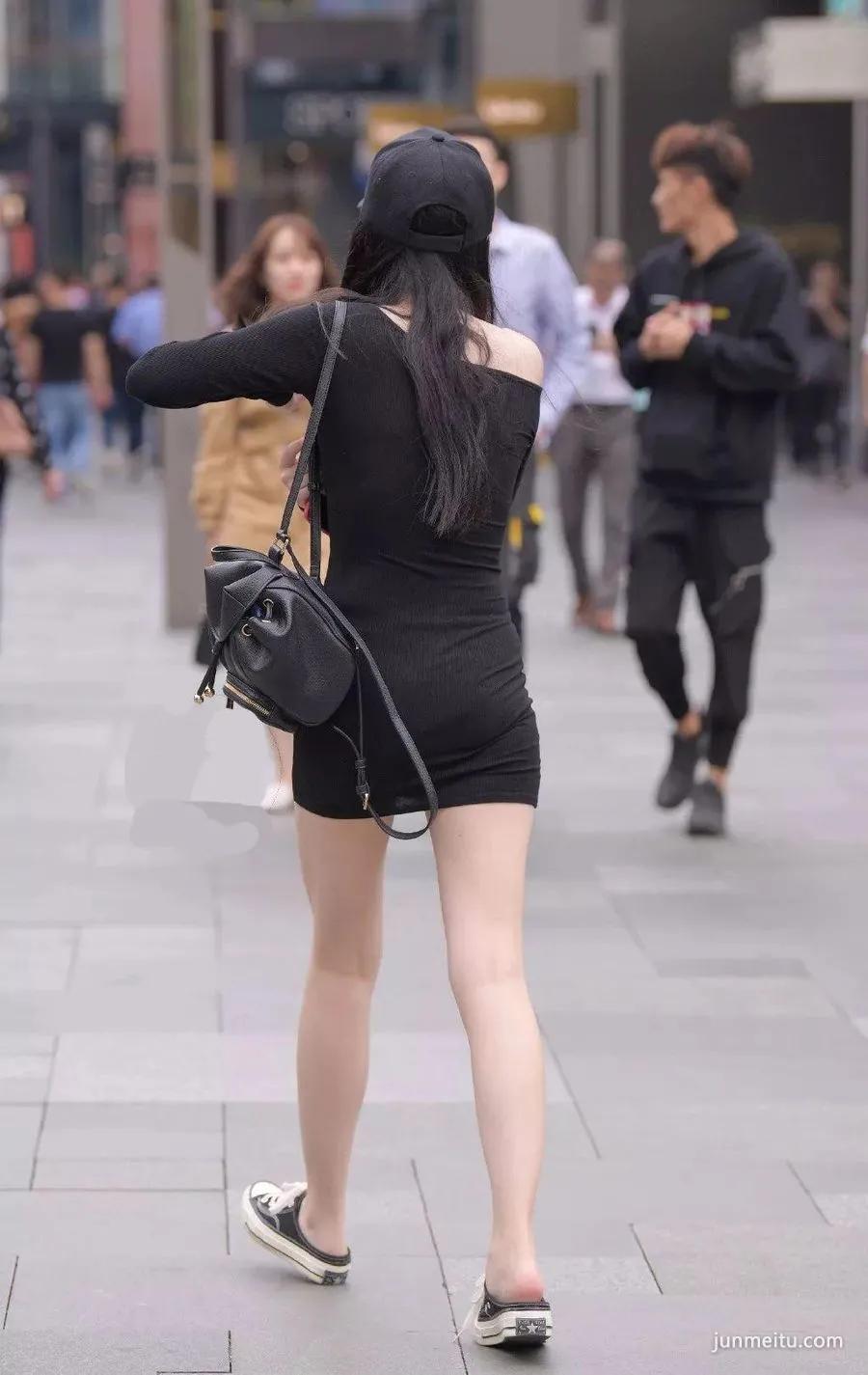 街拍这个小姐姐，各方面刚刚好