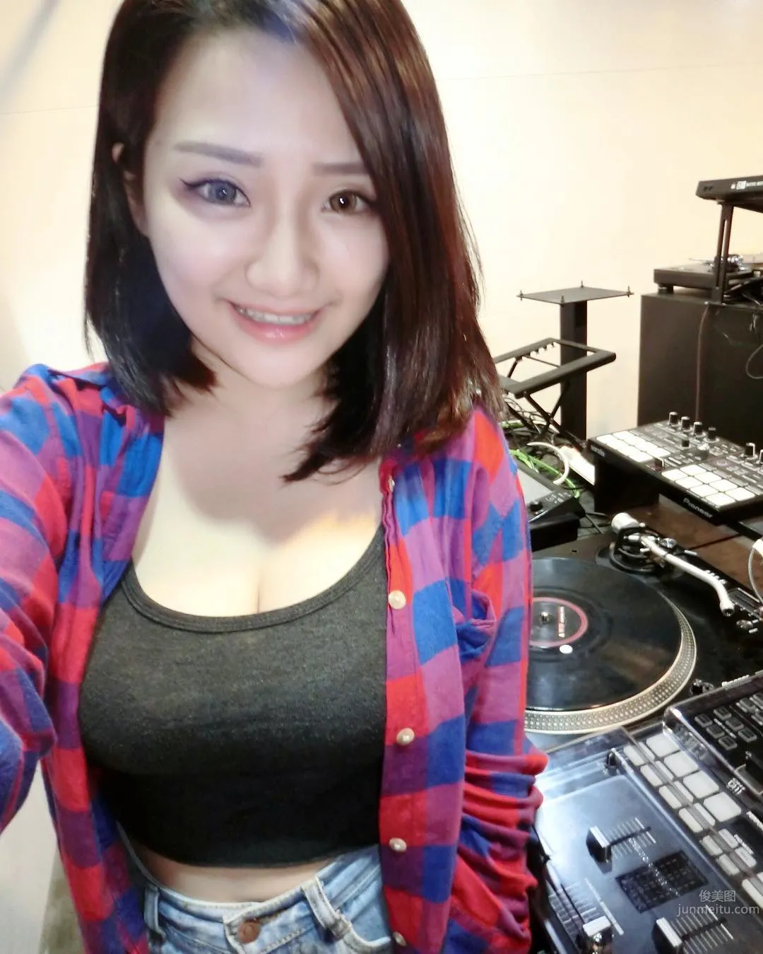 邱筠净Gina- 好不科学的逆天身材