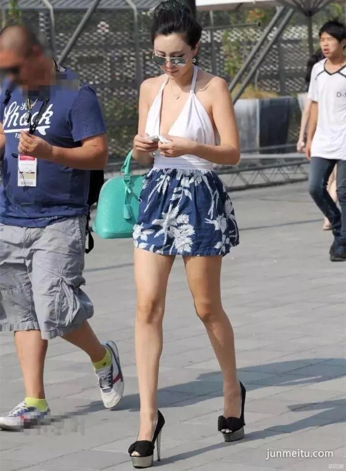 街拍美少妇记性不好,可以理解!