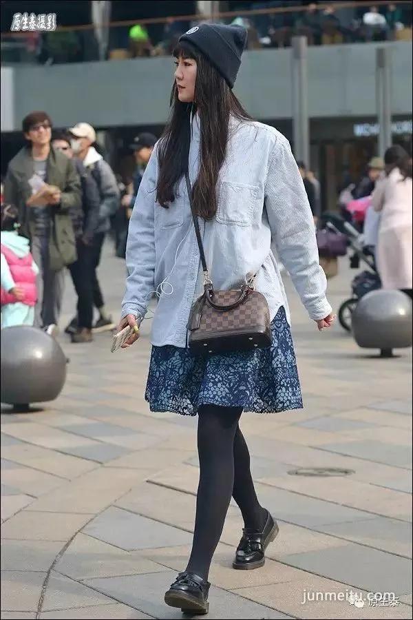街拍霸气大长腿美女傲视群芳！（组图）