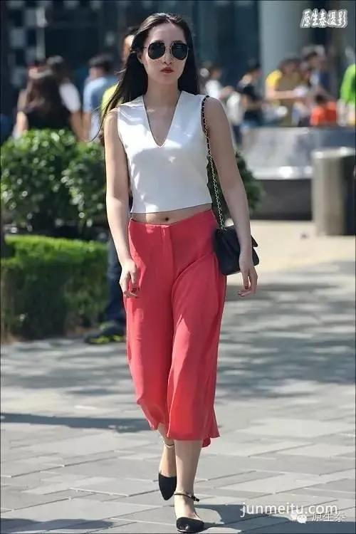 街拍潮女性感尺度该如何把握?(组图)