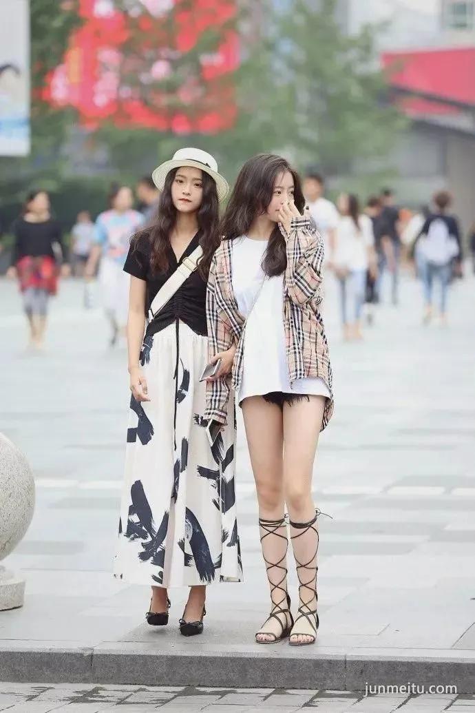 街拍最后一个身材无敌棒棒棒