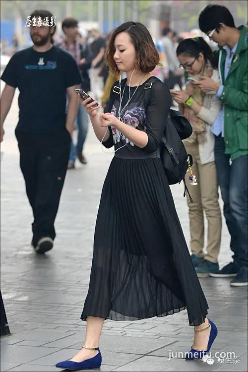 北京美女长裙翩翩舞春风各领风骚！