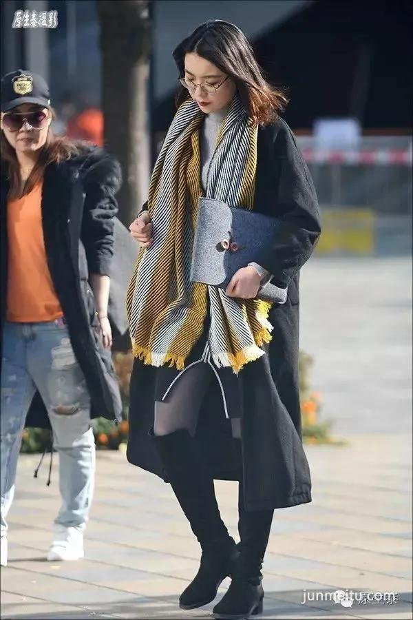 街拍美女身材好颜值高,走哪都惹眼!(组图)