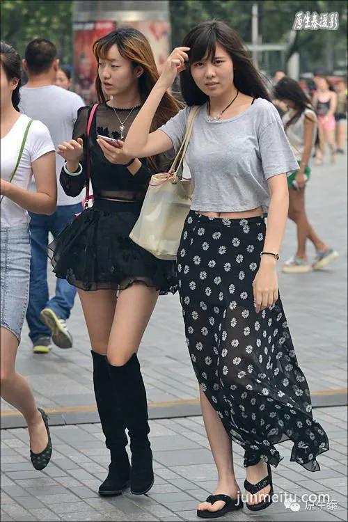 街拍北京潮女吸睛点五花八门!(组图)