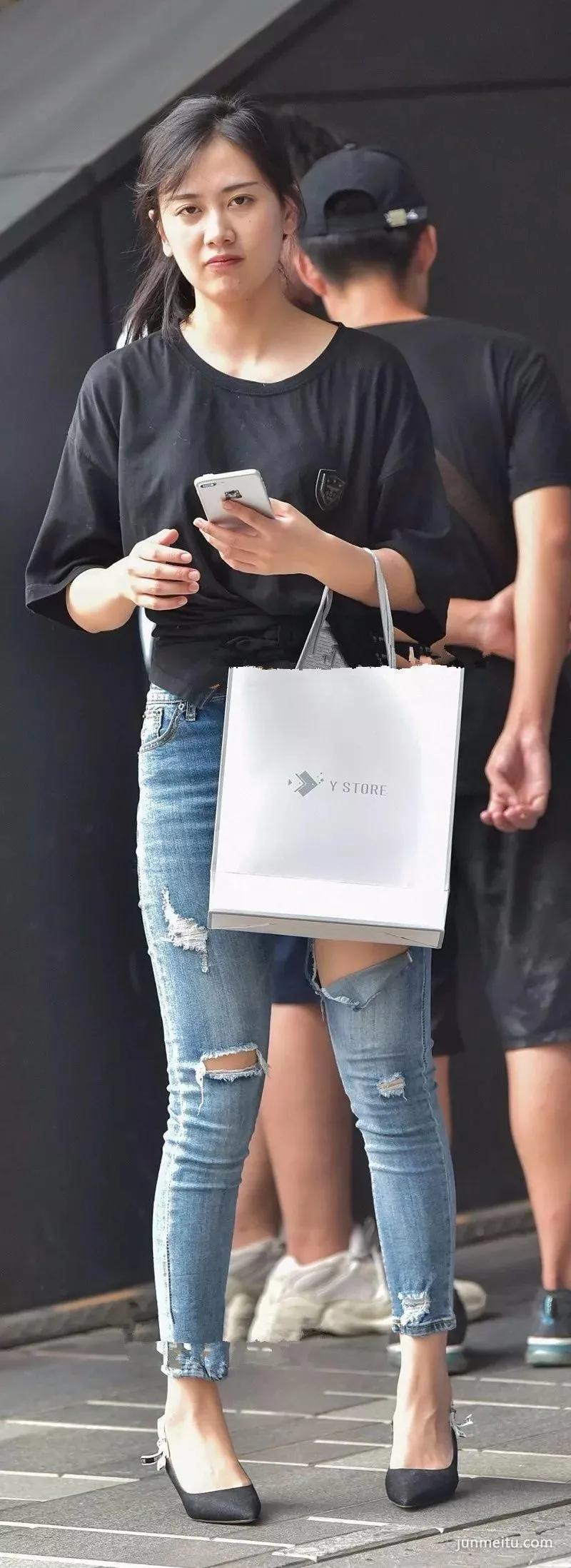 高挑紧身牛仔裤大长腿气质漂亮美女