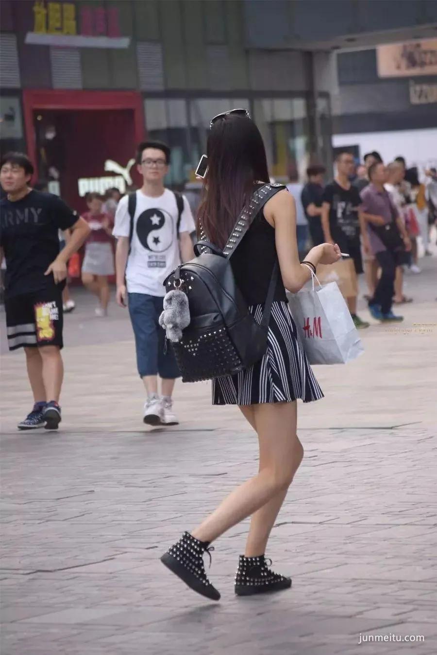 街拍三位好身材时尚美丽白皙玉腿气质妹纸各有风味