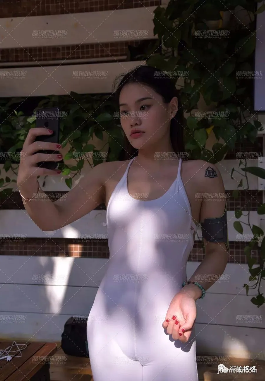 街拍瑜伽中的美姿。