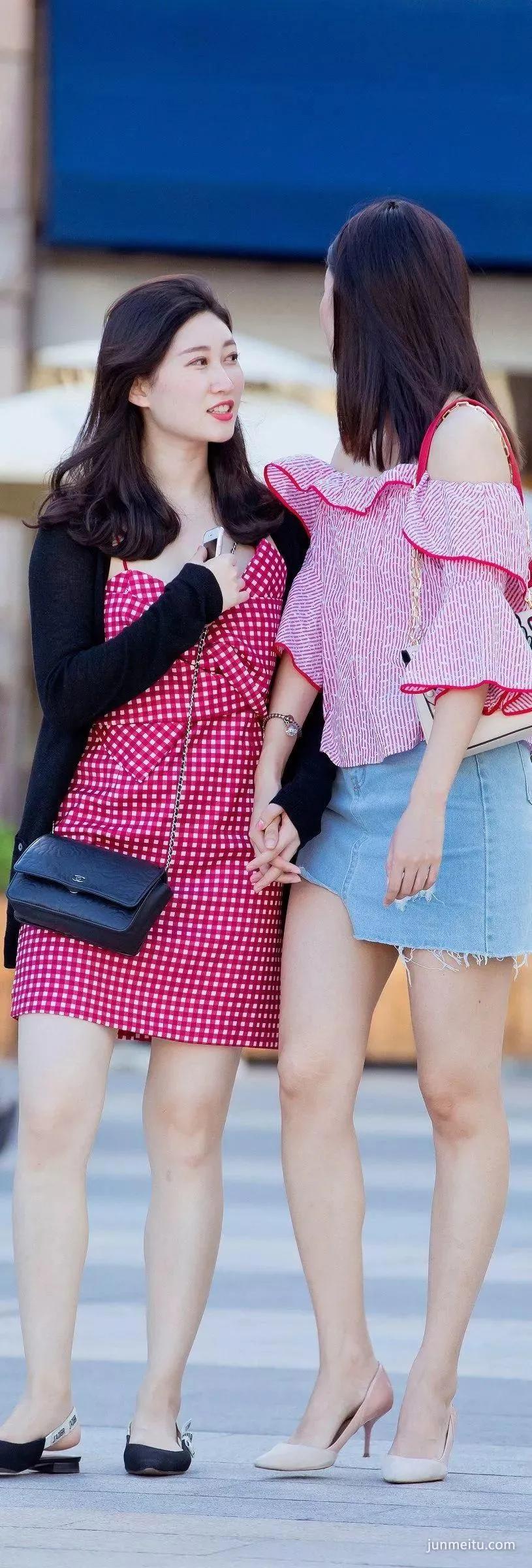 时尚短裙漂亮姐妹