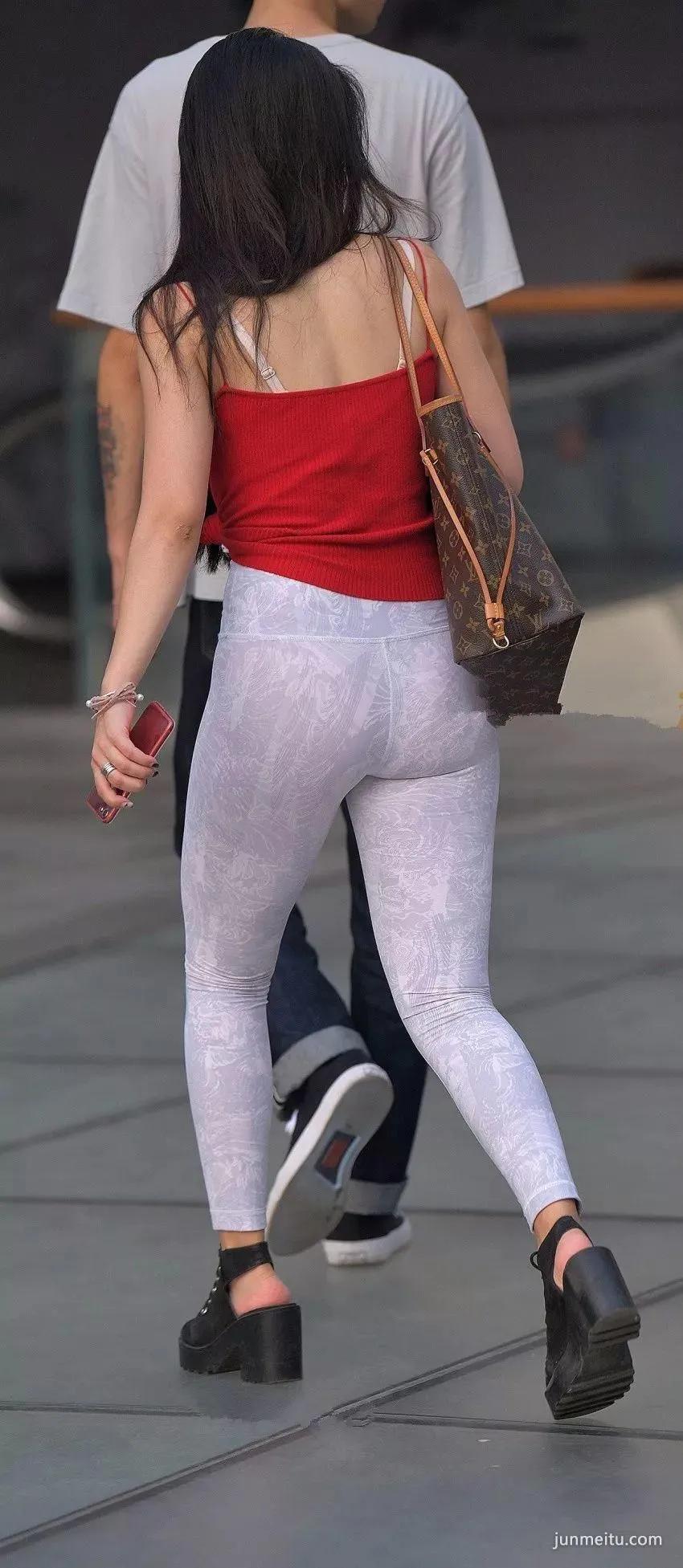 街拍高挑紧身裤丰腴修长双腿浑圆挺翘好身材气质女郎