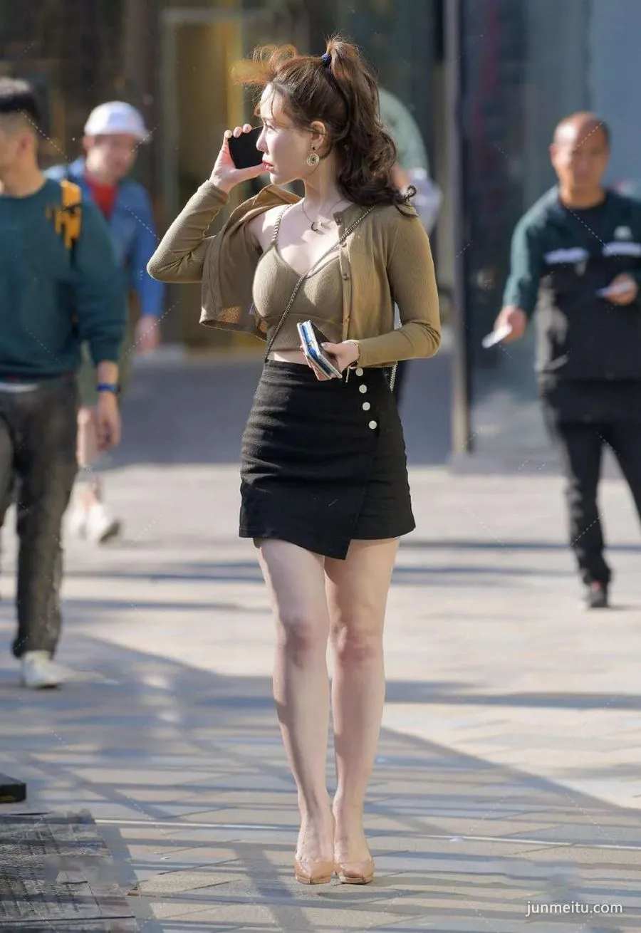 矮个子街拍高跟美腿就可以成为春天里最精致的女人