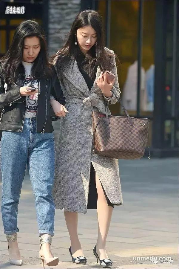 街拍春季美女二八月乱穿衣,颠覆你想象!(组图)