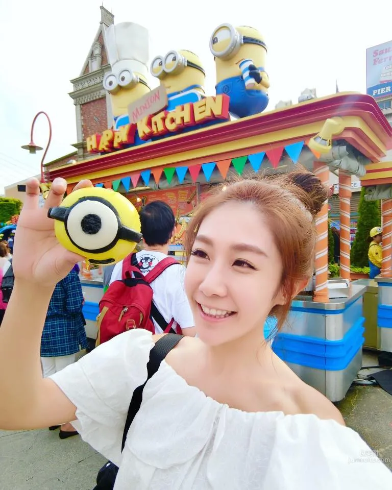 Irene小头(余晨瑀)- 甜美少女比基尼私房照