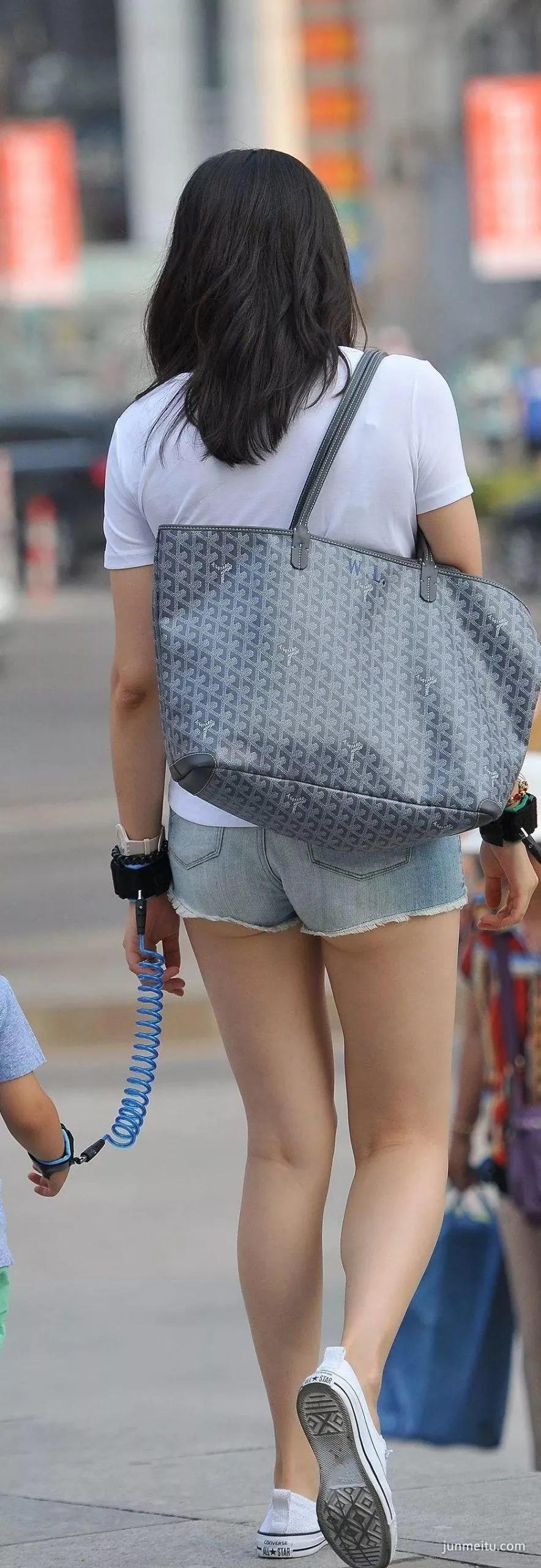 时尚牛仔热裤白皙如玉修长双腿气质女郎