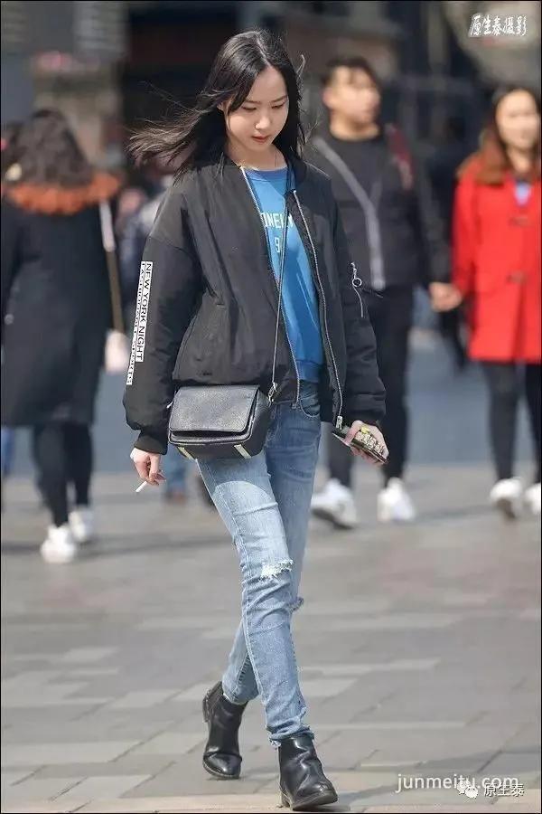 街拍霸气大长腿美女傲视群芳！（组图）