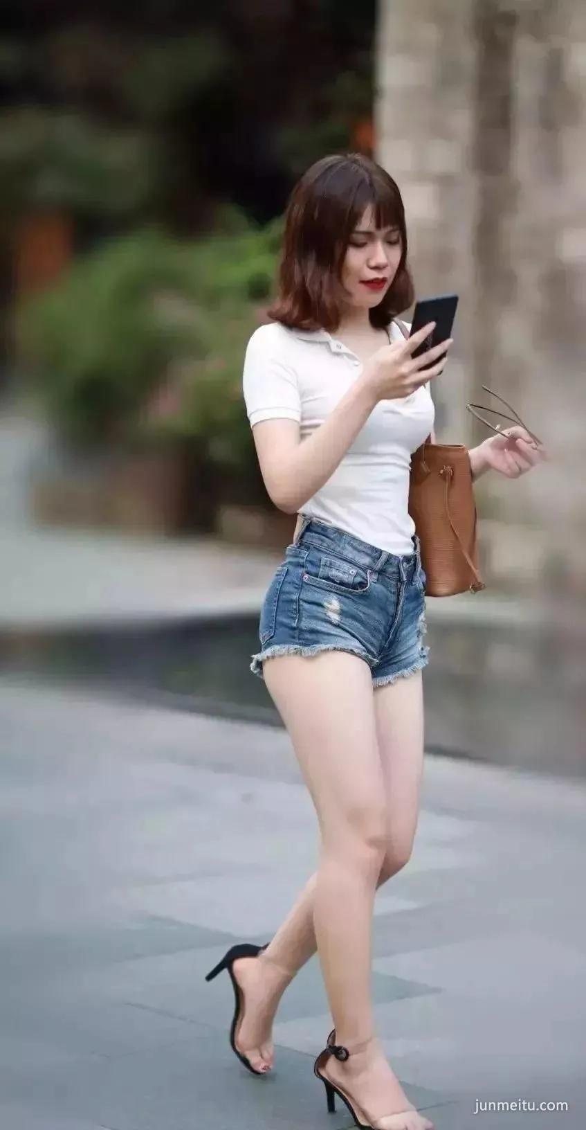 街拍从图书馆跟拍到小区门口