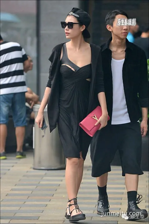 街拍北京潮女吸睛点五花八门！（组图）