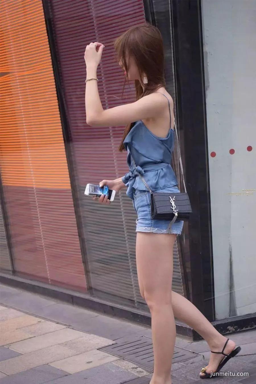 街拍三位好身材时尚美丽白皙玉腿气质妹纸各有风味