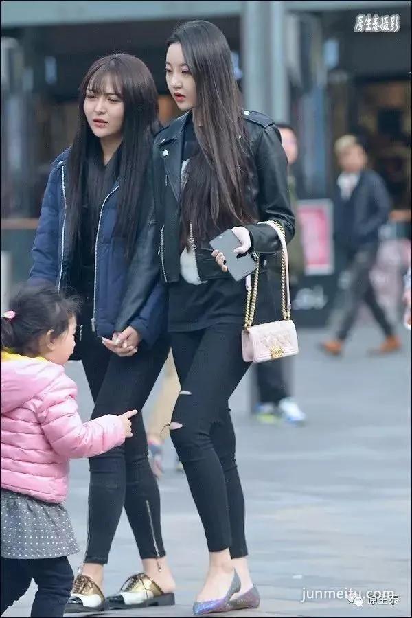 街拍霸气大长腿美女傲视群芳！（组图）