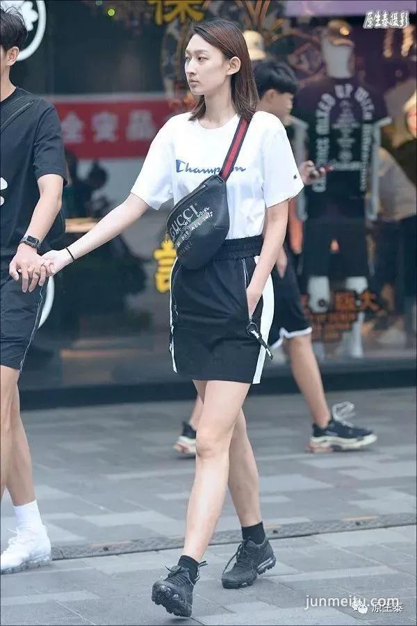 街拍传说中的魔鬼身材，盛夏显露正当时！
