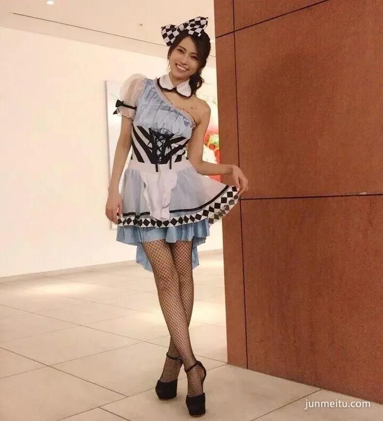 御姐就是那么有料，比基尼赏不停