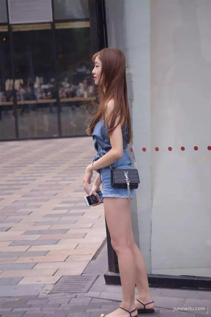 街拍三位好身材时尚美丽白皙玉腿气质妹纸各有风味