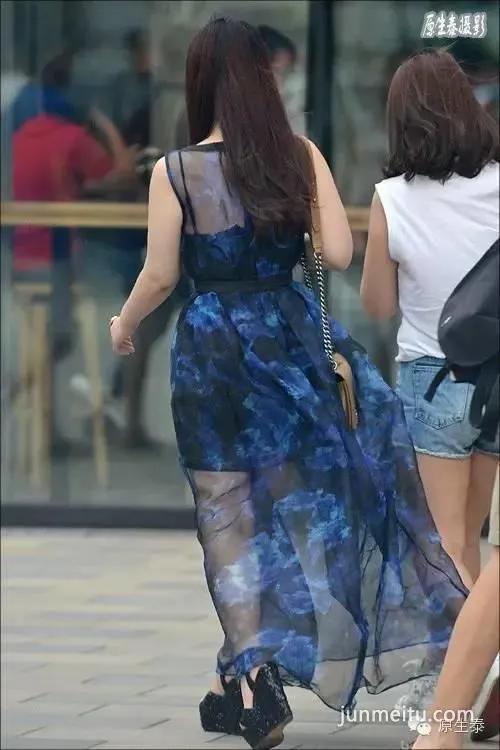 街拍夏日透视装美女性感魅力!(组图)