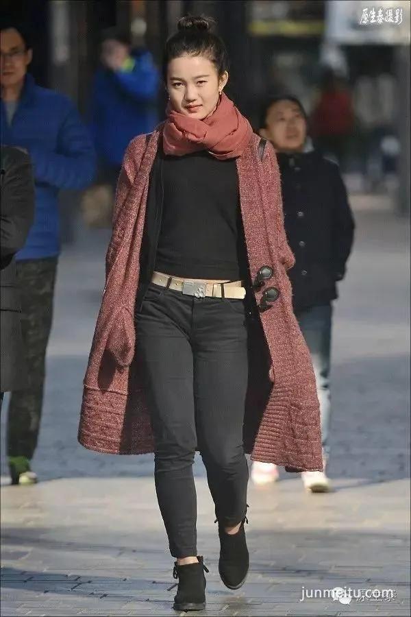 街拍美女身材好颜值高,走哪都惹眼!(组图)